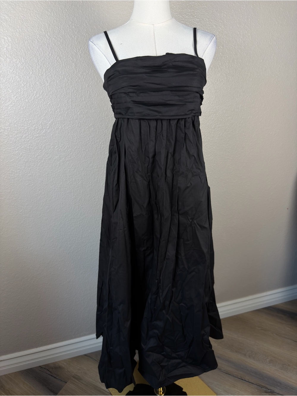 NWOT Petal & Pup Black Spaghetti-Strap Midi Dress w back bow, Small